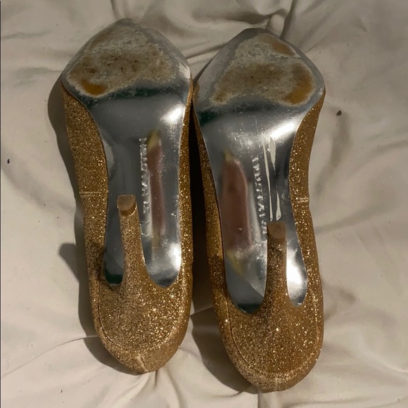 Sparkly Gold pointed pumps by Halston - Picture 3 of 4